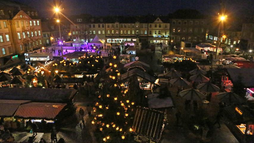 Jede Menge Holz: Waldweihnacht auf dem Erlanger Schlossplatz