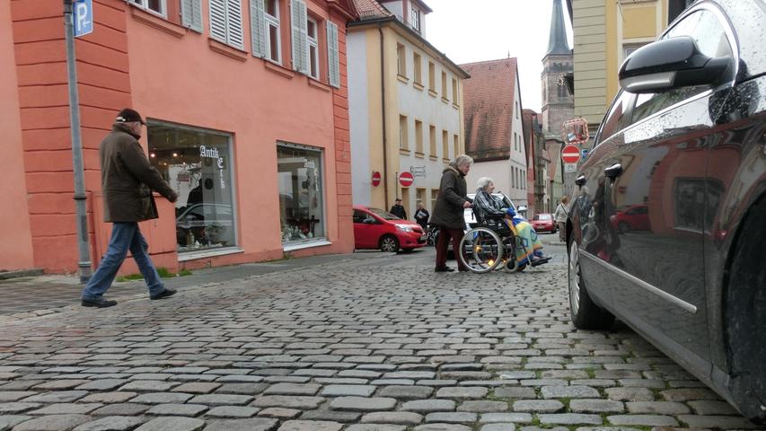 Schwabachs Kopfsteinpflaster bremst Rollstuhlfahrer aus