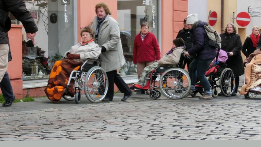 Schwabachs Kopfsteinpflaster bremst Rollstuhlfahrer aus