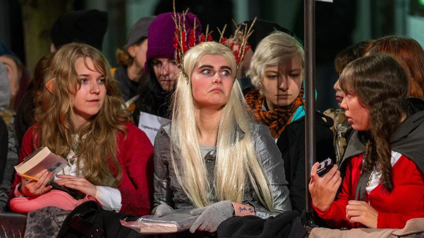 Haarige Füße, schuppige Haut: Hobbit-Premiere in Berlin