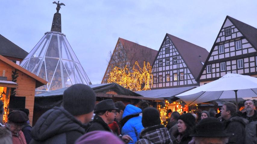 Budenstadt fand großen Anklang: Dichtes Gedränge in Schwabach