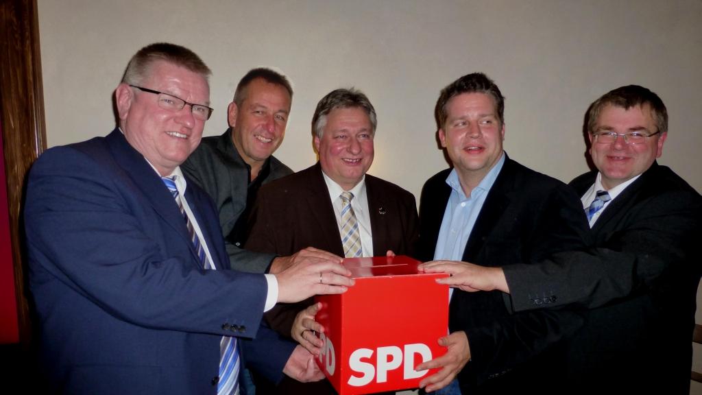 SPD-Bezirksvorsitzender Carsten Träger (2.v.re.).