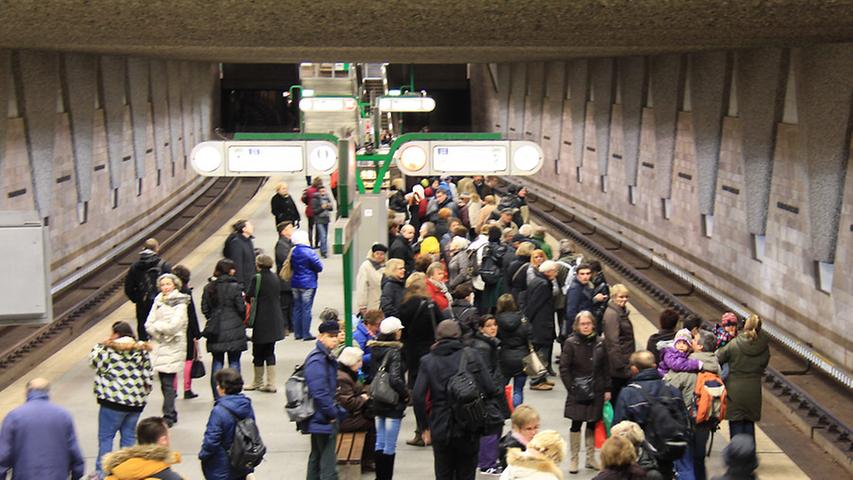 Da der Betrieb der U-Bahnen den ganzen Tag über aufrecht erhalten wurde, war beispielsweise die U-Bahnhaltestelle Fürth wesentlich voller als an einem normalen Tag.