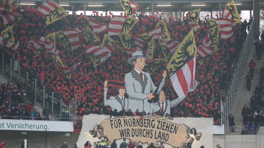 Am 16. Spieltag in Hannover sollte es endlich klappen. Mit einer Choreographie zeigten die Fans ihre Liebe zum FCN.