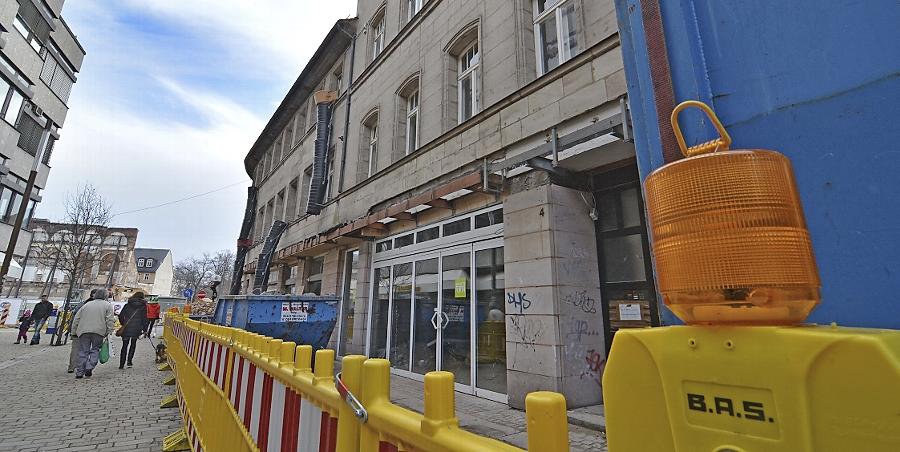 Im ersten Stock des Hauses Rudolf-Breitscheid-Straße 4 könnte ein Café einziehen, das von Menschen mit Behinderung betrieben wird. Der nötige barrierefreie Ausbau ist aber nicht mit dem Denkmalschutz zu vereinbaren. Im ersten Stock des Hauses Rudolf-Breitscheid-Straße 4 könnte ein Café einziehen, das von Menschen mit Behinderung betrieben wird. Der nötige barrierefreie Ausbau ist aber nicht mit dem Denkmalschutz zu vereinbaren.