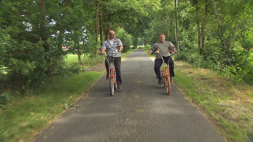 Der sensible Schweinebauer Michael (31, l.) und sein 'Micha' (30) aus Bayern machen eine Tour mit den Bonanzarädern.