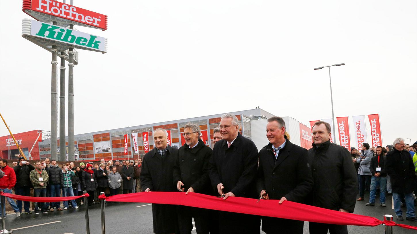 Feierlich wurde am Mittwoch die Eröffnung der Autobahnausfahrt von der A73 (Fürth-Erlangen) begangen. 