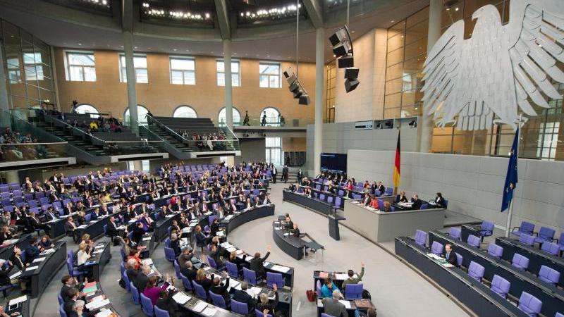 AfD-Politiker Vogler wurde aus dem Bundestag verbannt. Nun geht er dagegen vor.