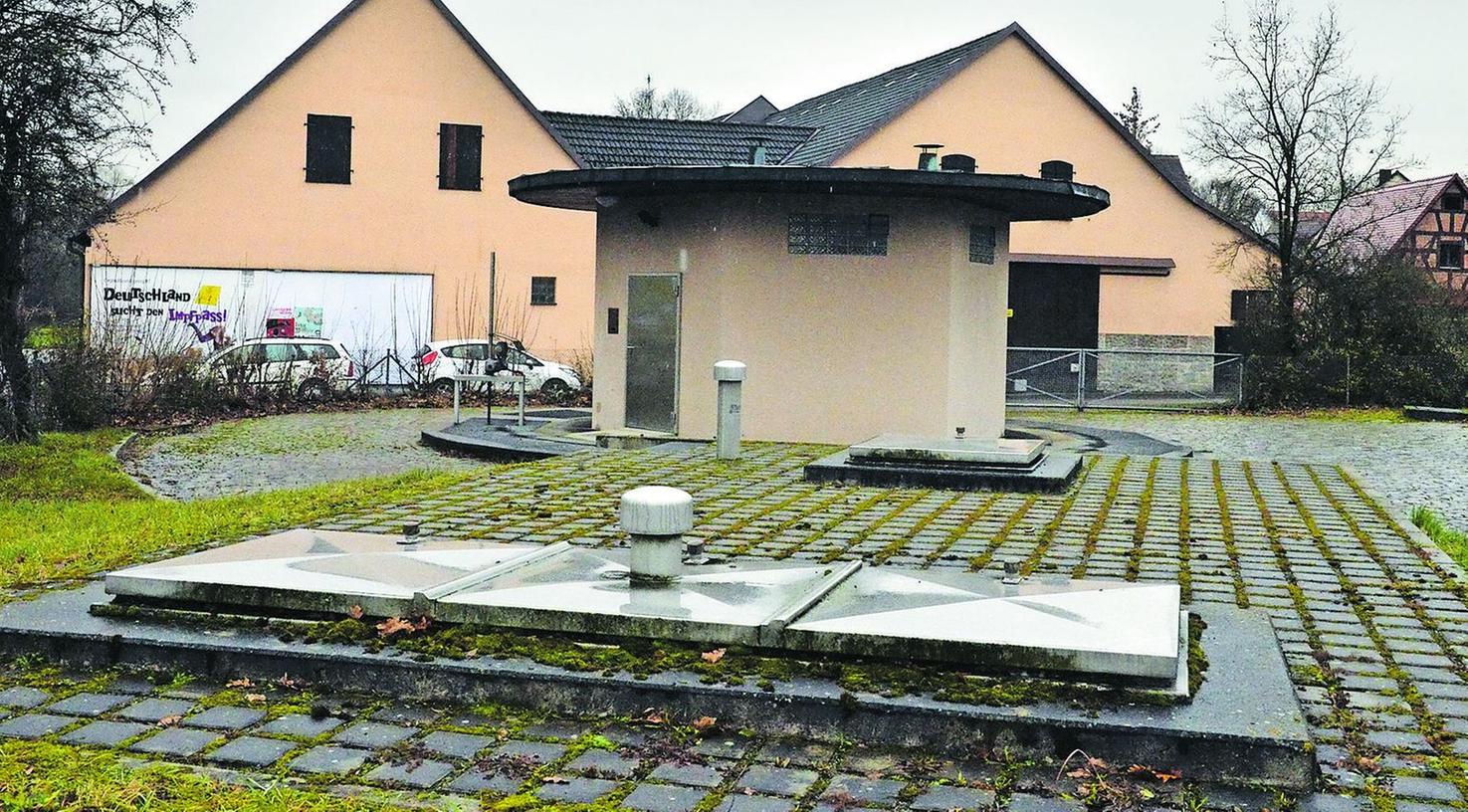 Die gesamten Abwässer aus dem Westen laufen in der Pumpstation an der Alterlanger Straße zusammen. Der Hauptsammler dorthin wird noch bis August nächsten Jahres saniert und erweitert. Die gesamten Abwässer aus dem Westen laufen in der Pumpstation an der Alterlanger Straße zusammen. Der Hauptsammler dorthin wird noch bis August nächsten Jahres saniert und erweitert.