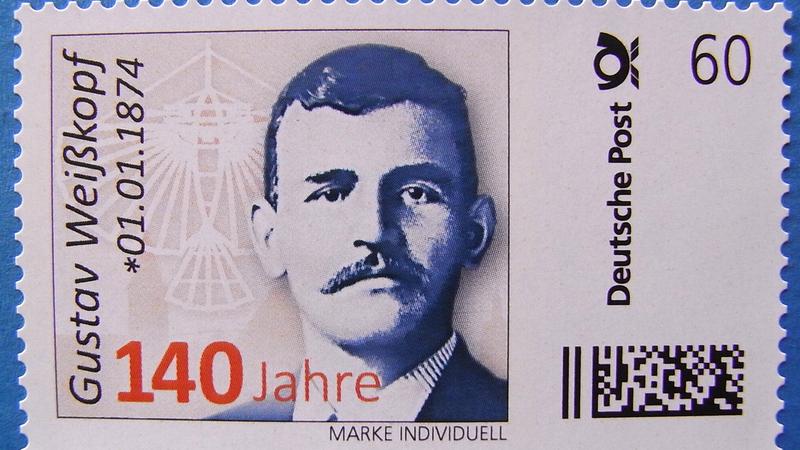 Eine Sonderbriefmarke zeigt die undatierte Aufnahme des Flugpioniers Gustav Weißkopf.