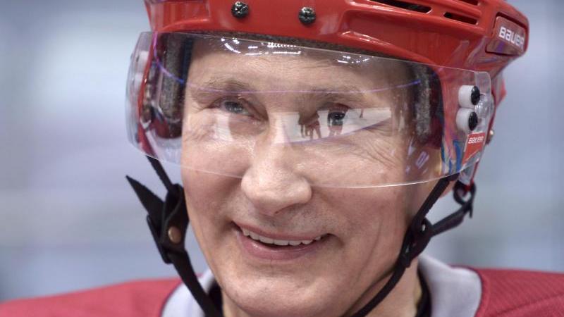 Russlands Präsident Wladimir Putin, hier im Eishockey-Palast in Sotschi, wird am Freitag die 22. Olympischen Winterspiele eröffnen.
