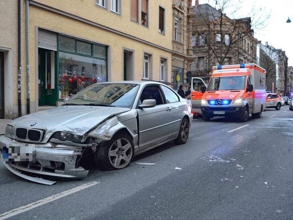 Ein Autofahrer übersah einen BMW, sodass es zum Zusammenstoß kam.