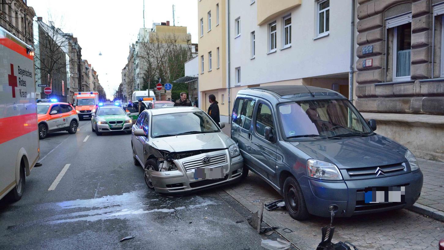 Ein Unfall sorgte am Montagnachmittag auf der Nürnberger Straße in Fürth für Verkehrsbehinderungen.