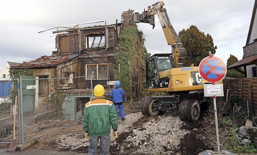 ...die Bagger an, ein Mehrfamilienhaus war geplant.