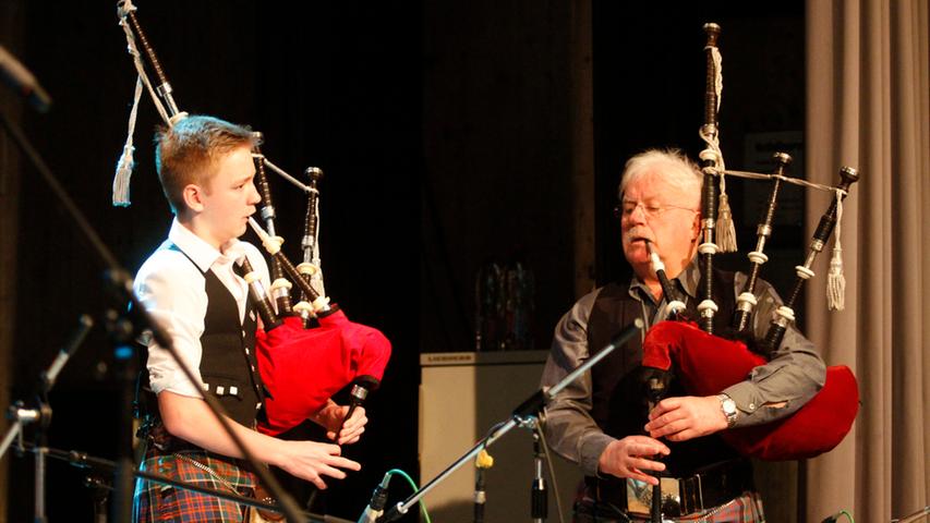 Das Tanzbein schwingen wie die Schotten! Diesen Traum erfüllt die Caulbums Ceilidh Band aus Glasgow im Historischen Rathaussaal. Nach einer kurzen Einführung kann jeder zur schottischen Musik den Kilt fliegen lassen.