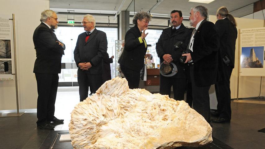 Zahlreiche Besucher zog es zu der Sonderausstellung, um das in Europa seltene Kalkmineral Aragonit zu sehen.