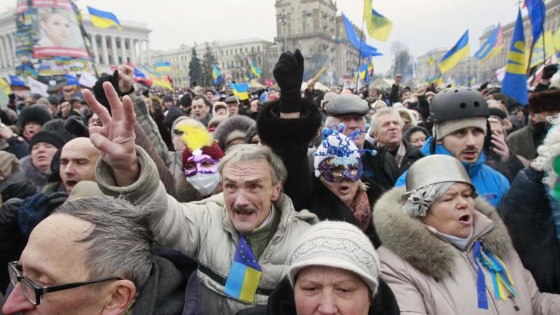 Bis zu 100.000 Menschen haben am Sonntag in Kiew gegen demokratische Rückschritte in der Ex-Sowjetrepublik demonstriert.