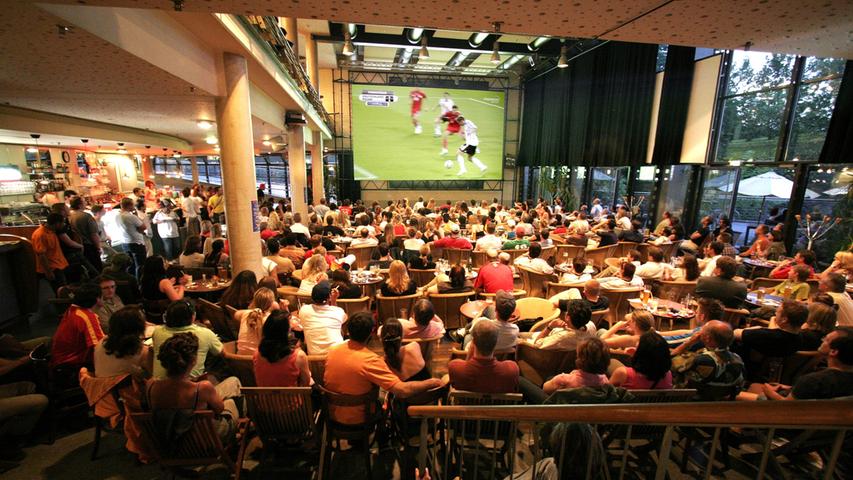 Live übertragen wurden aber auch Fußballspiele. Während der Weltmeisterschaft 2006 konnten die Fans die Spiele auch im Cinecittà verfolgen.