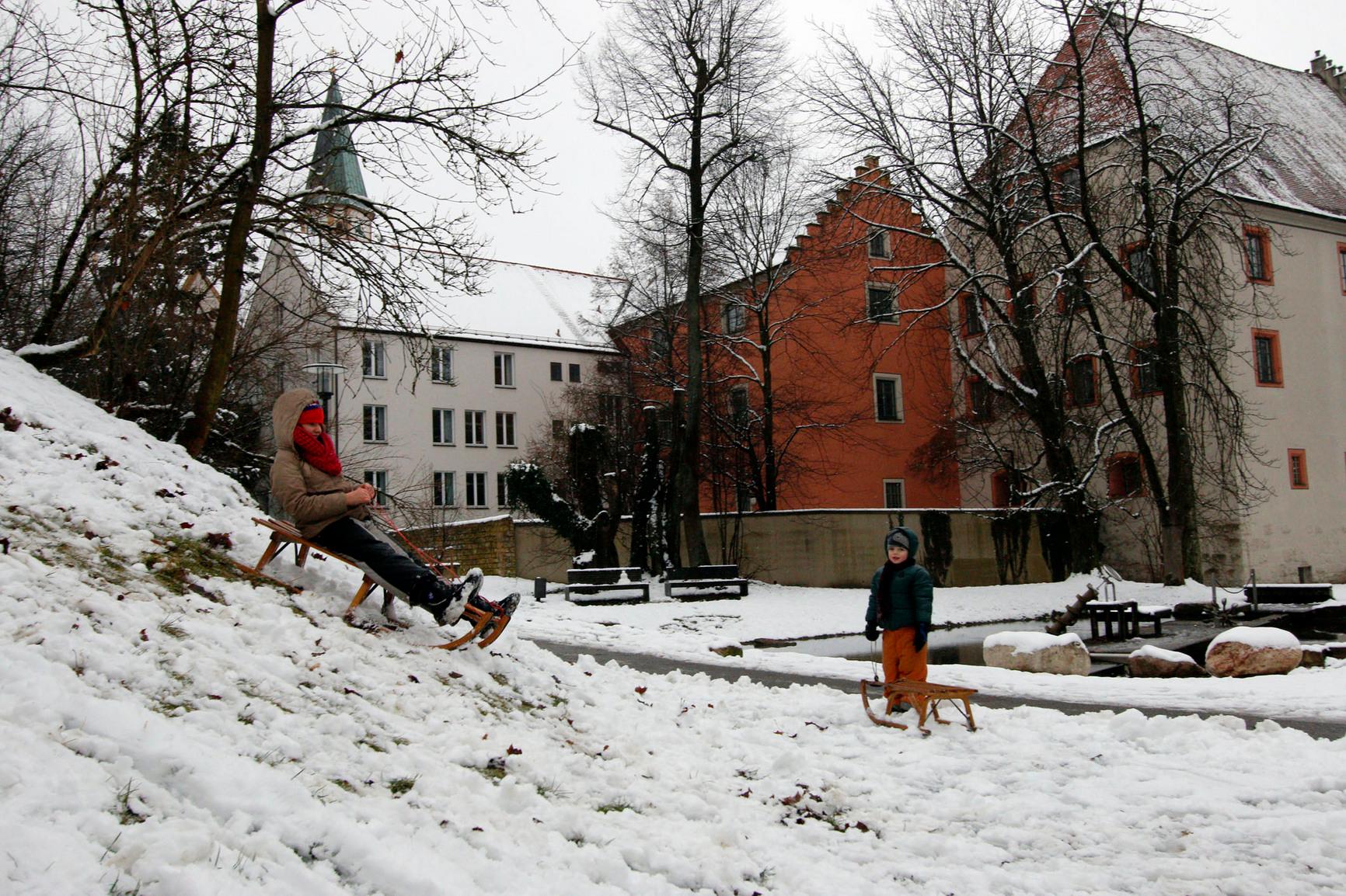 Kinder Jubeln ber Den Ersten Schnee Des Jahres Nordbayern