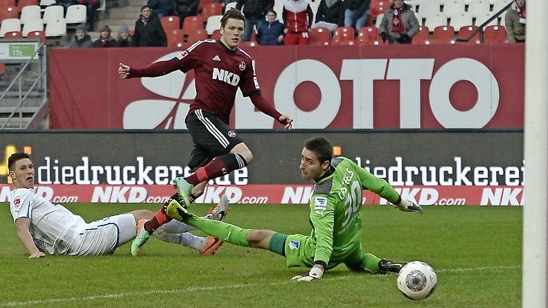 Die "Bild" berichtet, dass sich Daniel Ginczek mit dem VfB Stuttgart auf einen Wechsel geeinigt hat, sein Abschied Richtung Schwaben unmittelbar bevorsteht.