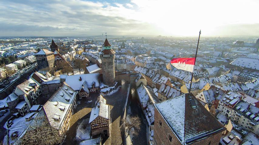 Nürnberg von oben: Die winterliche Kaiserburg im Luftbild
