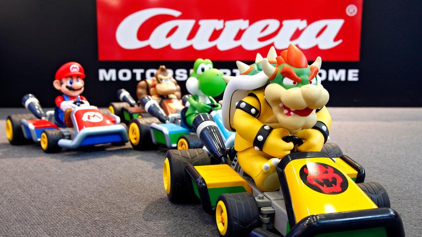 Wenn die Flitzer von Carrera auftauchen, werden nicht nur kleine Jungs schwach. Dieses Jahr gibt es die kleinen Renner im "Super Mario"-Design.