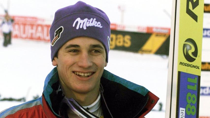 Nach zwei Gesamt-Weltcupsiegen 1998/1999 und 1999/2000 musste sich Martin Schmitt ein Jahr später, trotz starker Saisonleistung, mit Platz zwei begnügen.