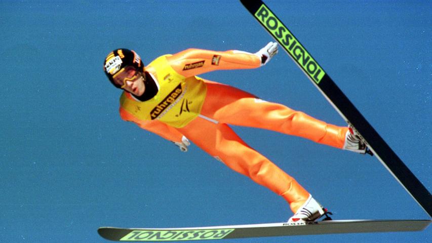 Martin Schmitt begann im Alter von drei Jahren mit dem Alpinen Skisport. 1997 debütierte der gebürtige Schwenninger im FIS-Weltcup. Nach 17 Jahren mit zahlreichen Titeln und Medaillen, aber auch Rückschlägen, beendete der DSV-Adler im Februar 2014 seine Karriere.