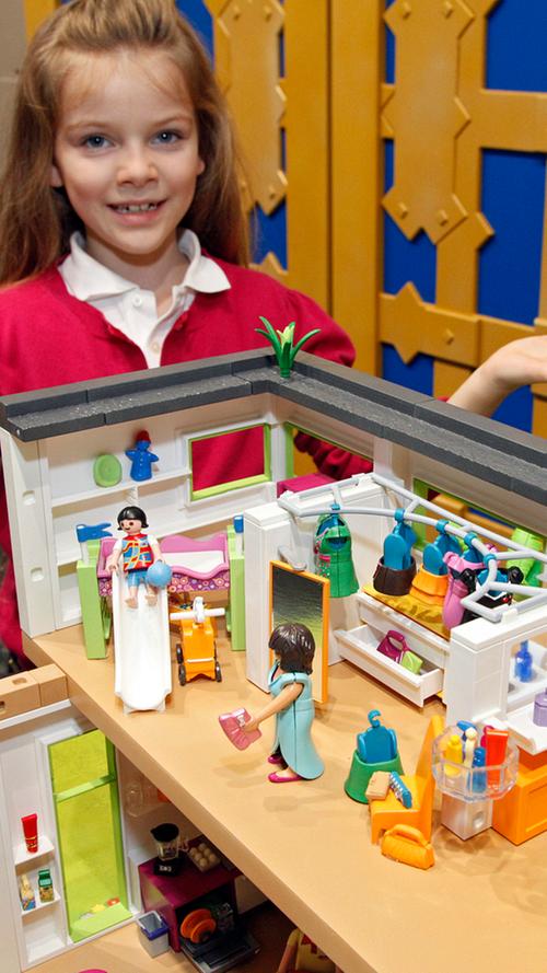Die Marke "Playmobil" rüstet besonders im Bereich Spielwaren für Mädchen auf. Im Angebot ist beispielsweise dieses Traumhaus.