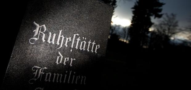 In manchen Städten Deutschland wird der Tod zum Luxus. In Nürnberg sind die Bestattungskosten noch moderat.
