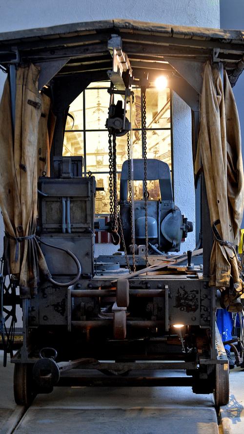 Echtes Unikat: Vom früheren Betriebshof an der Maximiliansstraße ins Museum rollte die Gleisbiegemaschine von 1920 , die bis 2007 im Einsatz war.