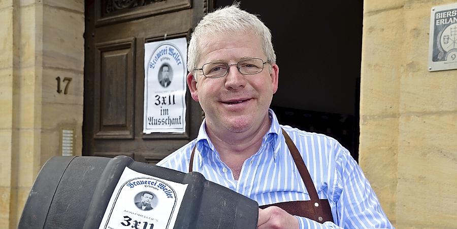 Will mehr als ein Fass stemmen: Hans Kurt Weller knüpft mit den Brauerei-Plänen an eine alte Familientradition an. Will mehr als ein Fass stemmen: Hans Kurt Weller knüpft mit den Brauerei-Plänen an eine alte Familientradition an.