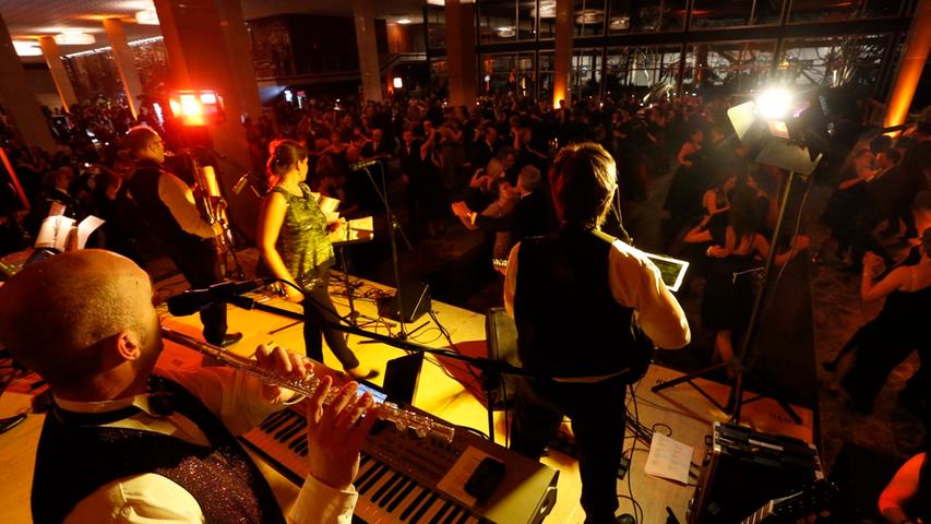 Die Showband Andorras war für die moderne Unterhaltungsmusik zuständig, während die MFL Big Band im großen Saal eher klassische Tanzmusik spielte.