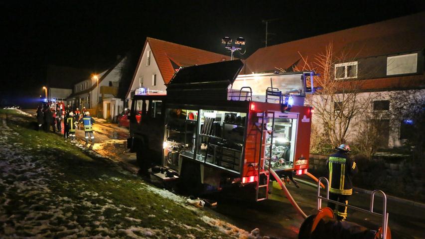 Durch den schnellen Einsatz der Feuerwehr blieb das Wohnhaus von dem Brand verschont.
