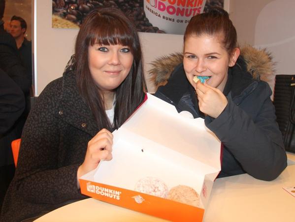 Nicola (21, links) und Tina (27). Nicola (21, links) und Tina (27).