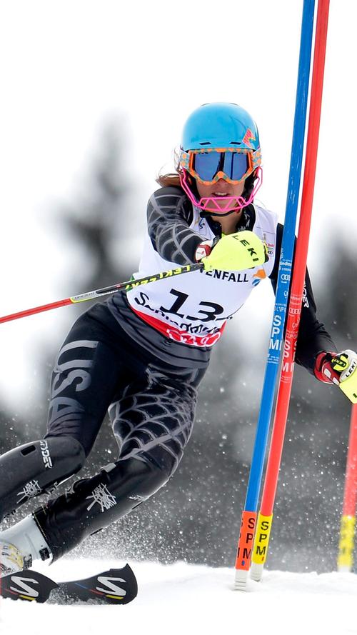 Jackie Chamoun ist die einzige Libanesin die bei den Winterspielen in Russland ihre Farben vertritt. 2010 versuchte sie ihr Glück schon einmal in Kananda. Damals kam sie als Vorletzte, mit 35 Sekunden Rückstand auf die deutsche Olympia-Siegerin Maria Höfl-Riesch, ins Ziel.