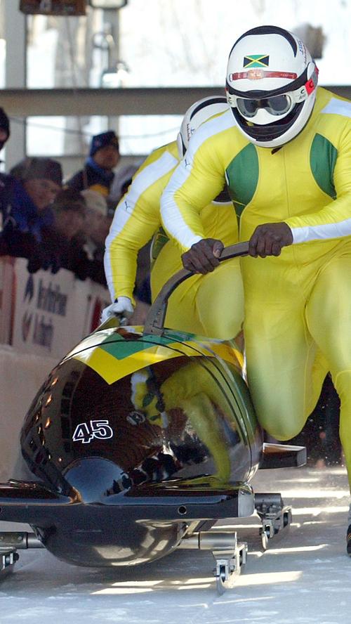 Beim ersten Start bei Olympischen Spielen 1988 in Calgary noch belächelt und mit einigen technischen Problemen hadernd, erreichten die Jamaikaner vier Jahre später in Albertville immerhin einen beachtlichen zehnten Platz, vor Nationen wie Russland, Frankreich und den USA.