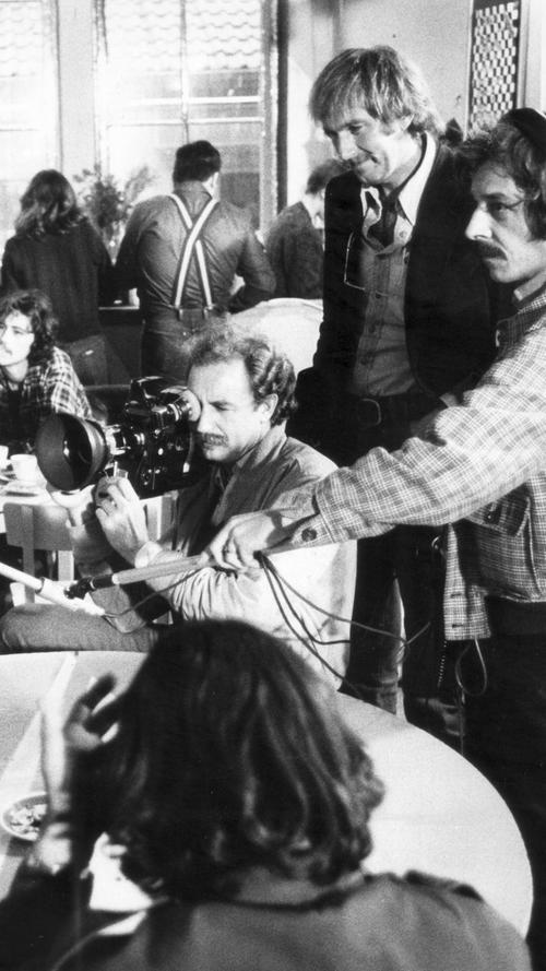 Ein Jahr nach der Massenverhaftung im Kulturzentrum KOMM war das Fernsehen vor Ort - allerdings nicht der BR. Radio Bremen, von den CSU-Granden als "Rotfunk" geschmäht, drehte eine Dokumentation über das Jugendzentrum, der 1982 unter dem Titel "Der Schandfleck" im ersten Programm lief.