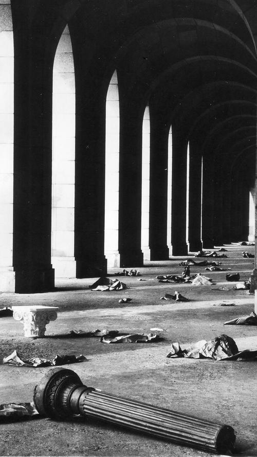 1971 liegt Jerusalem mitten in Franken. Für seinen Film "Pilatus und andere" verwandelte der polnische Regisseur Andrzej Wajda  die Kongresshalle in den Palast des Herodes.