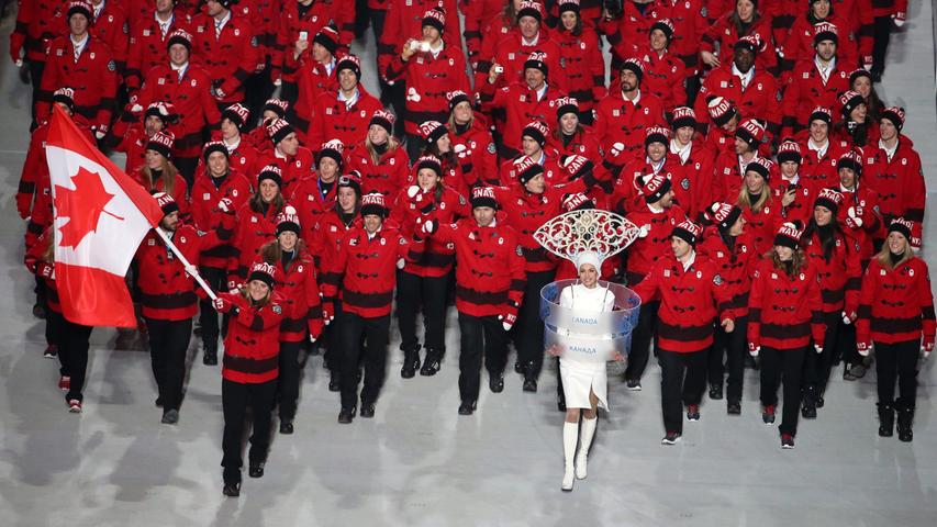 Traditionell stark im Wintersport sind auch die Kanadier. Ihr Team wurde beim Einmarsch von der Eishockeyspielerin Hayley Wickenheiser angeführt.
