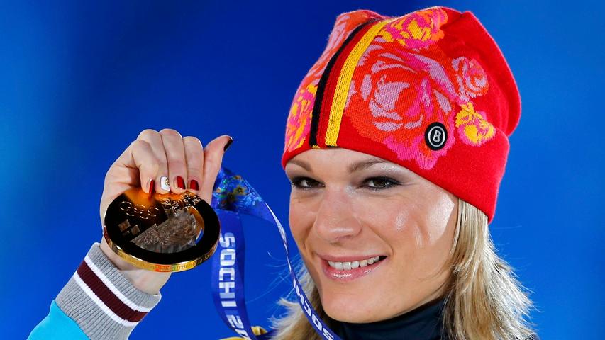 Auch Deutschlands Ski-Ass kann ihren Titel von Vancouver erfolgreich verteidigen. Dank ihrer insgesamt dritten Goldmedaille sowie Silber im Super-G liegt sie aktuell auf dem dritten Rang im ewigen Medaillenspiegel der Ski-Alpin-Damen.