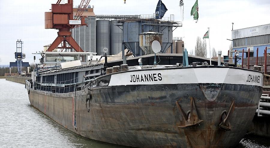 84 Meter lang und 57 Jahre alt: Johannes ist im Fürther Hafen an die Kette gelegt. Das ändert sich jetzt. 84 Meter lang und 57 Jahre alt: Johannes ist im Fürther Hafen an die Kette gelegt. Das ändert sich jetzt.