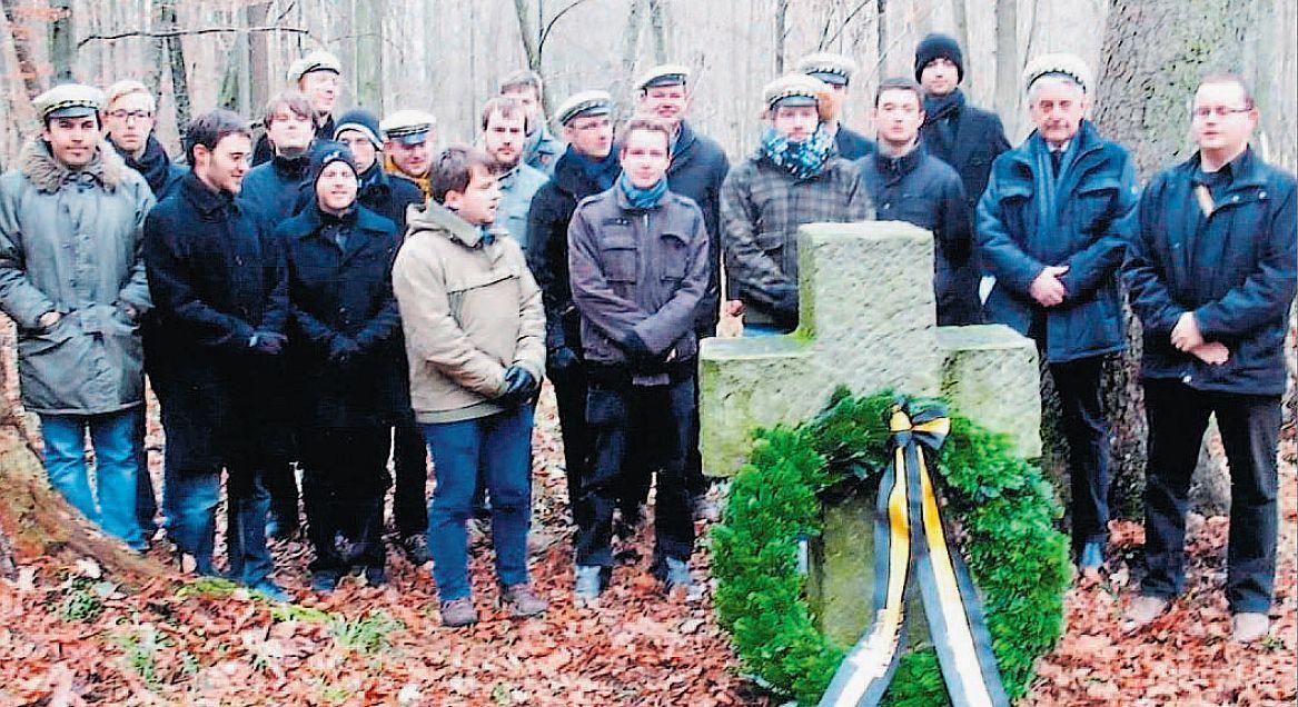 Dem Krieg entronnen, zu Hause ermordet Dem Krieg entronnen, zu Hause ermordet