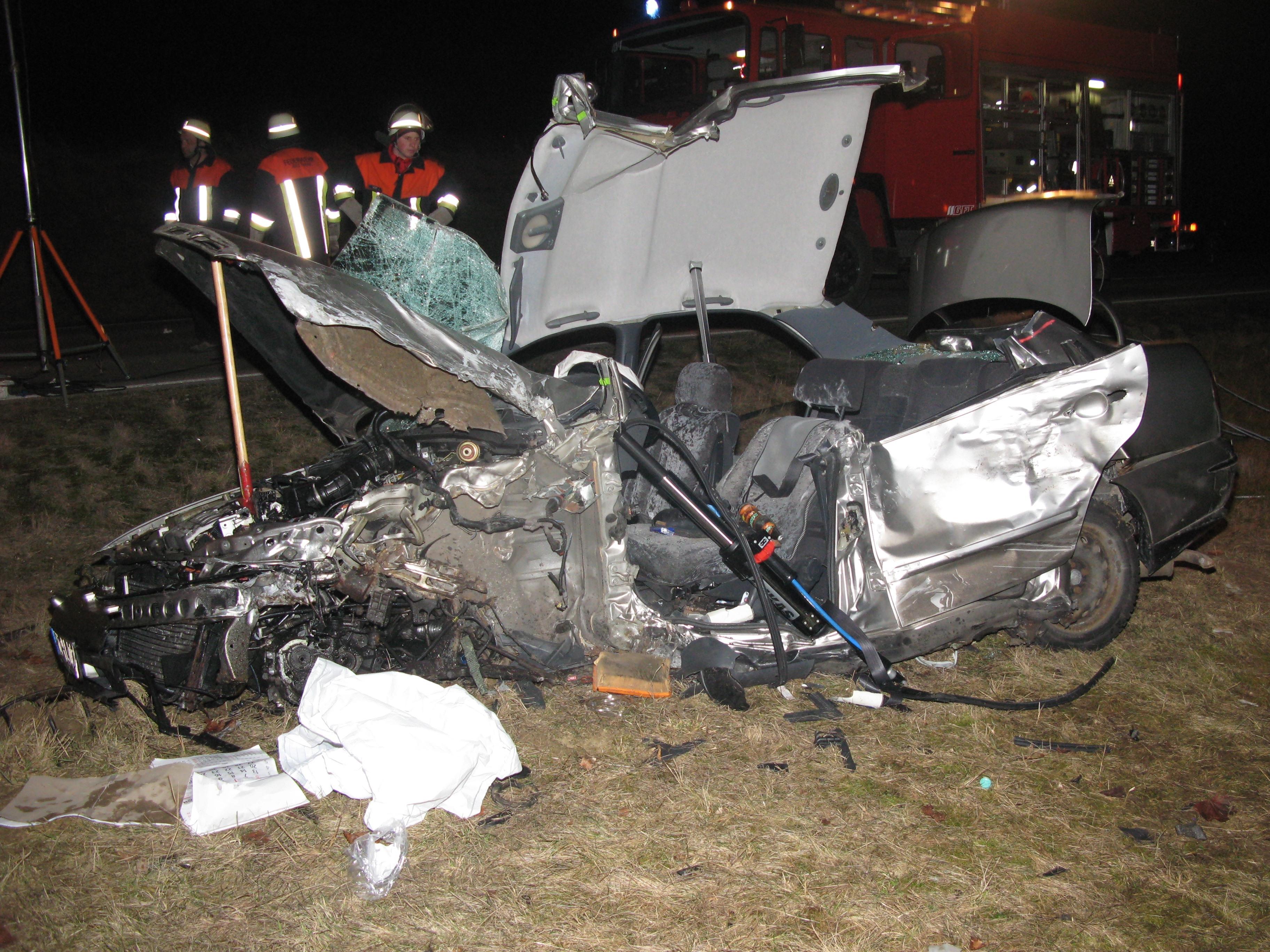 Zwei Autos Krachen Bei Gnotzheim Frontal Ineinander | Nordbayern