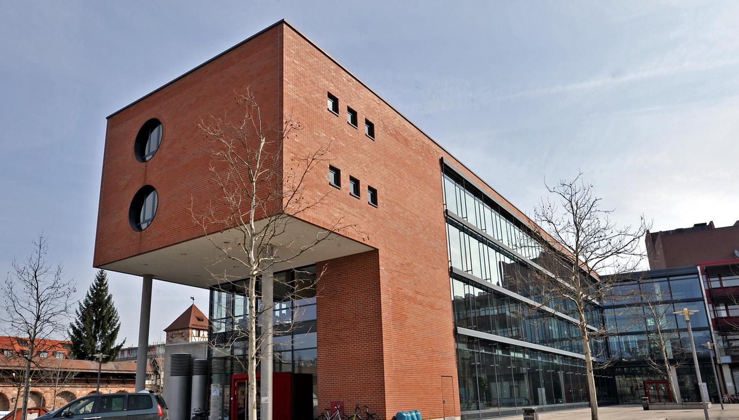 Aufgrund von Renovierungsarbeiten am Gebäude des Fachbereichs Wirtschaftswissenschaften der Friedrich-Alexander-Universität Erlangen-Nürnberg wurden die Studierenden ausquartiert.