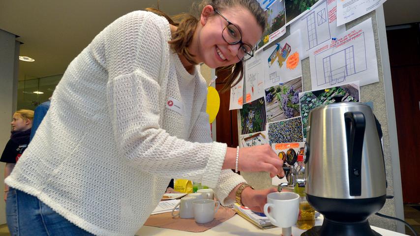 Laura Becker vom Willstätter-Gymnasium in Nürnberg beschäftigt sich mit Tee. Ihr Projekt heißt "Abi-goes calm-tea".