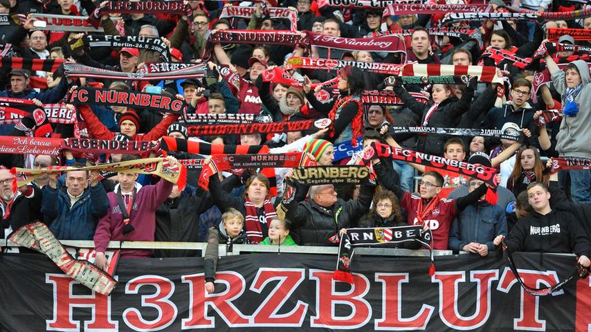 Nach Abstiegskrimi gegen Braunschweig: Die Nordkurve feiert 