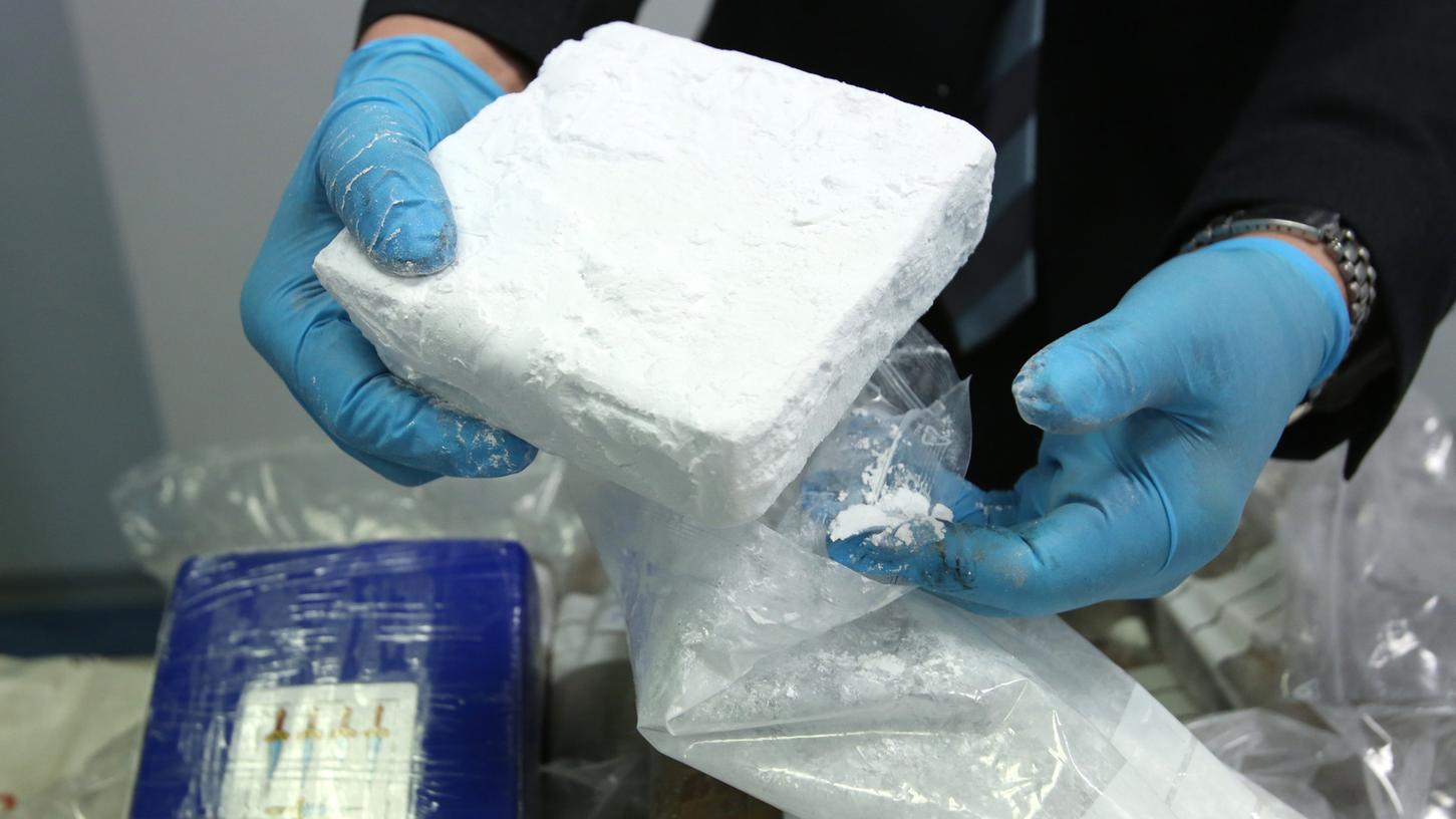 Ausgerechnet der Chef-Drogenfahnder der Polizei Kempten soll in großen Mengen Kokain besessen haben. (Archivbild)