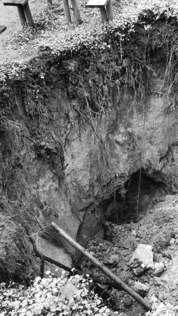 1999 sorgte ein Einsturz auf dem Hofbräu-Keller für ein Umdenken. Einen Monat vor Beginn der Bergkirchweih gab der marode Boden nach, Bänke und Tische rutschten in einen Krater ab. Die Behörden machten sich daraufhin vermehrt Gedanken um die Sicherheit der Bergbesucher und trafen entsprechende Vorkehrungen. Nicht auszudenken, was passiert wäre, wenn das Unglück vier Wochen später passiert wäre.