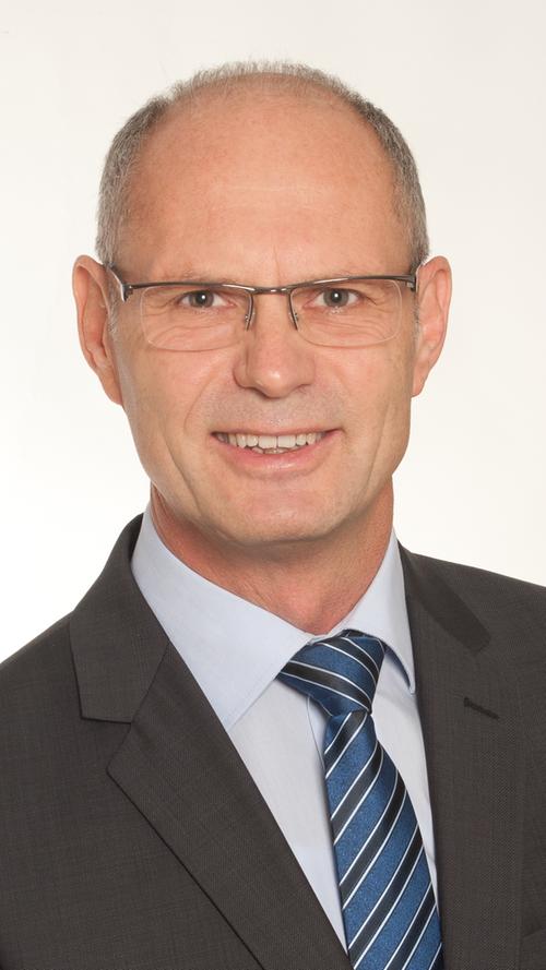 In Lauterhofen tritt Ludwig Lang die Nachfolge des scheidenden Bürgermeisters Peter Braun an. 51,94% erreichte der Kandidat der Freien Wähler. Sein Namensvetter Xaver Lang von der CSU holte 34,62%. Weitere Kandidaten waren Ludwig Härteis (ödp/7,74%) und Anton Preißl (SPD/5,70%)